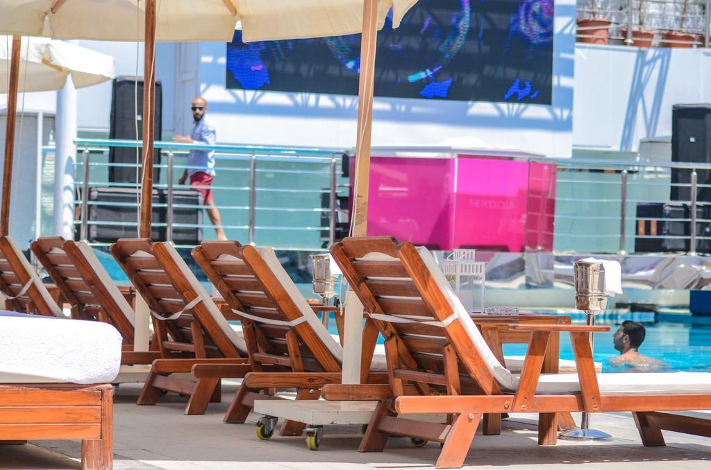 Sun City Hotel - The Gabriel Cairo Exterior foto A row of lounge chairs on a cruise ship