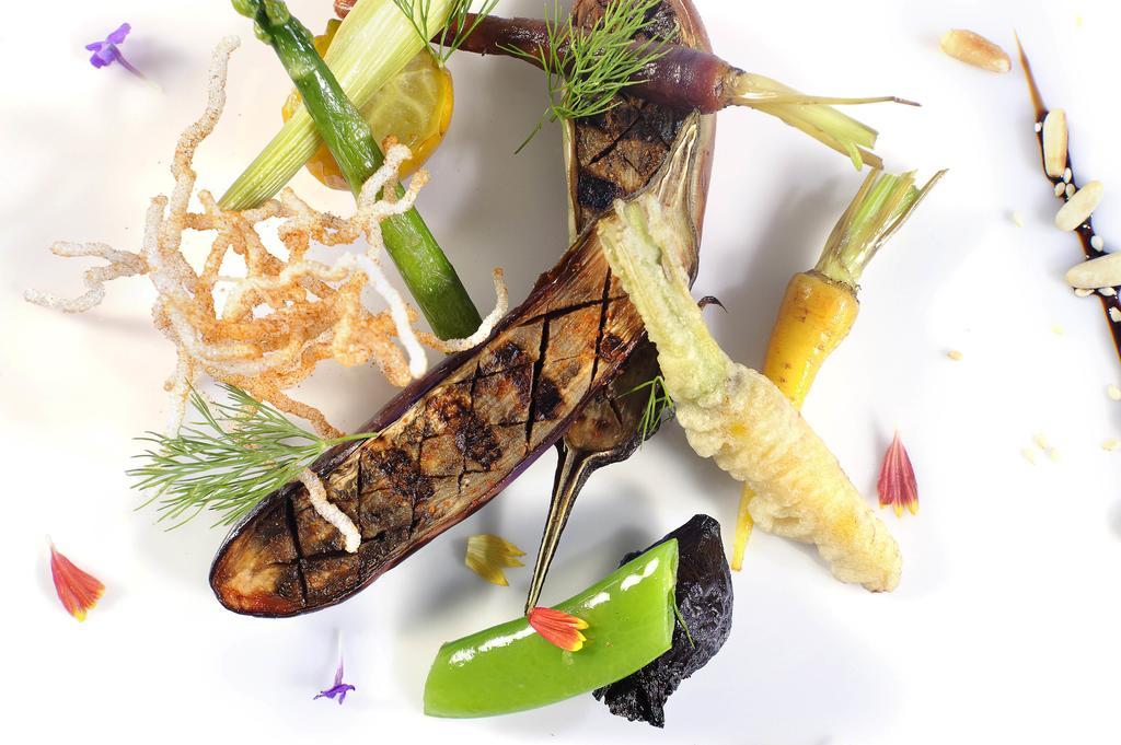 Sun City Hotel - The Gabriel Cairo Exterior foto Aubergine and asparagus