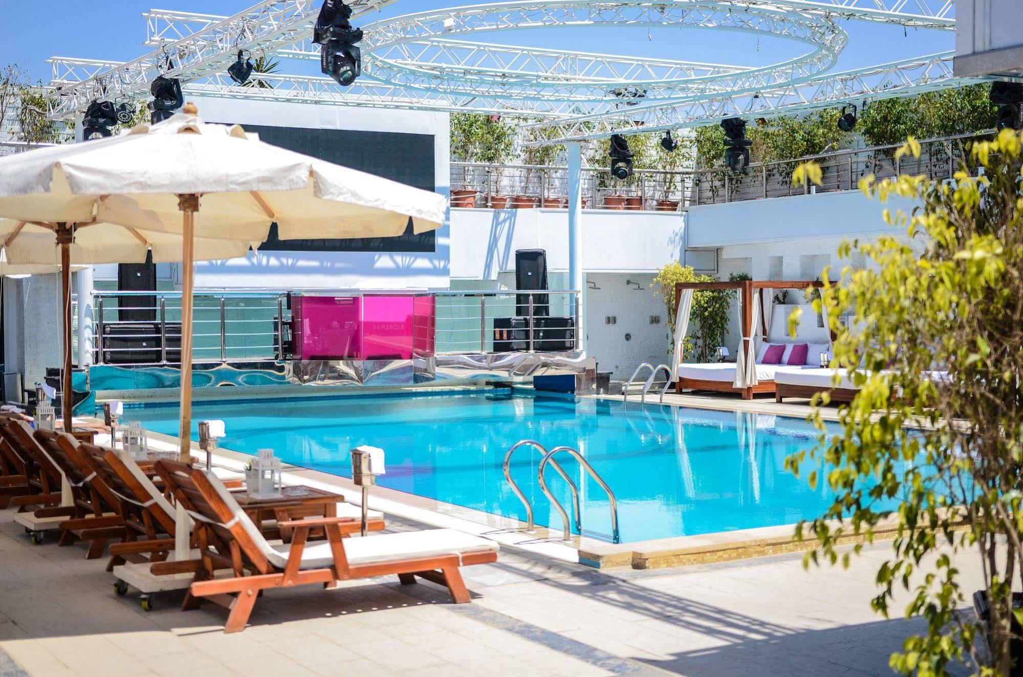 Sun City Hotel - The Gabriel Cairo Exterior foto The pool at the nightclub